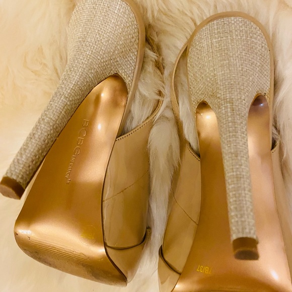 BCBG beige/gold open toe sandal for sale - Picture 5 of 6